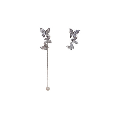 Na Bi's Pearl Asymmetrical Earrings