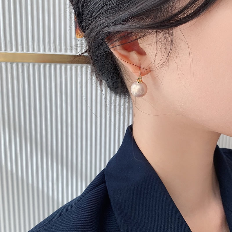 Champagne Pearl Earrings and Tikka set – SOKORA JEWELS