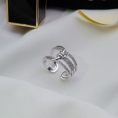 Doubt Knot Clasp Ring