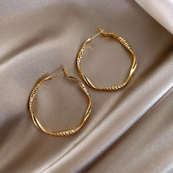 Everlasting Twist Golden Hoops