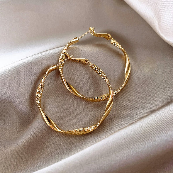 Everlasting Twist Golden Hoops